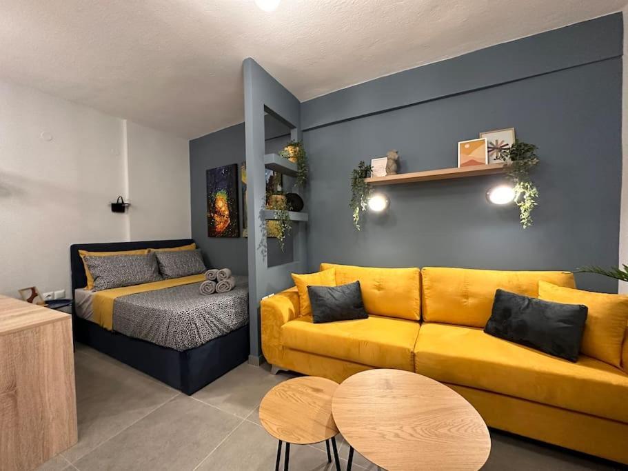 The Yellowblue Apartment, Downtown テッサロニキ エクステリア 写真