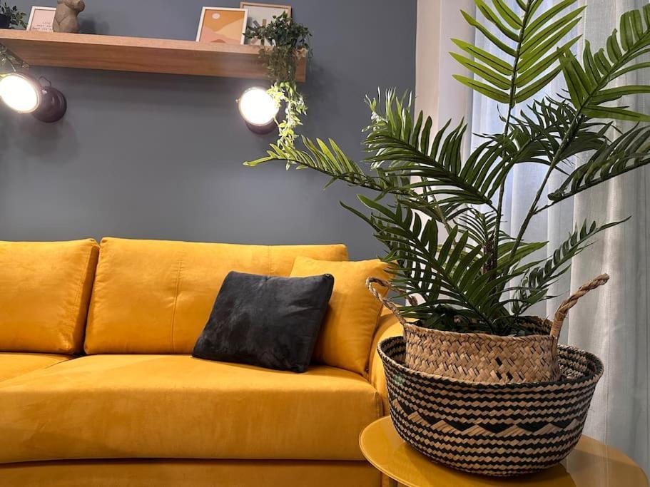 The Yellowblue Apartment, Downtown テッサロニキ エクステリア 写真