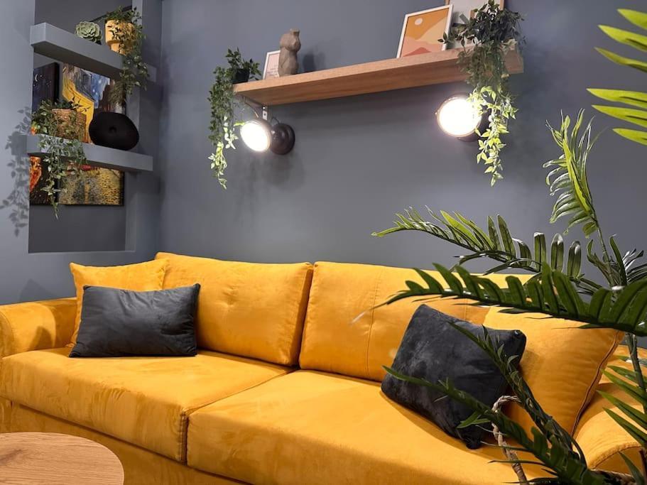 The Yellowblue Apartment, Downtown テッサロニキ エクステリア 写真