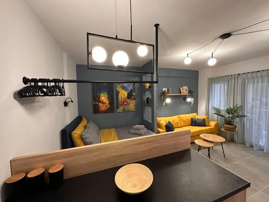 The Yellowblue Apartment, Downtown テッサロニキ エクステリア 写真