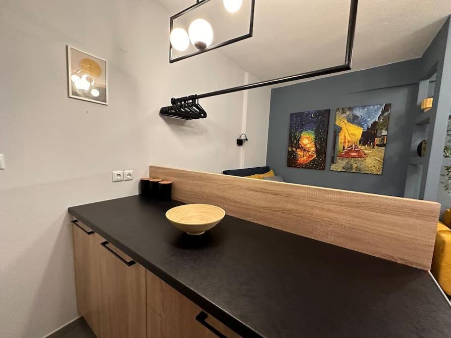 The Yellowblue Apartment, Downtown テッサロニキ エクステリア 写真