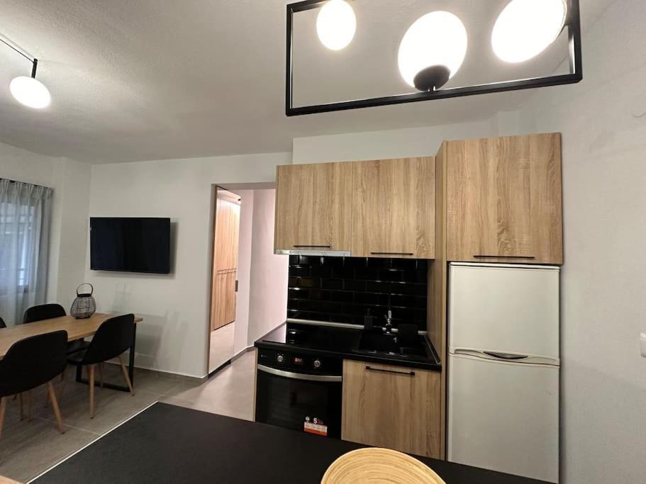 The Yellowblue Apartment, Downtown テッサロニキ エクステリア 写真