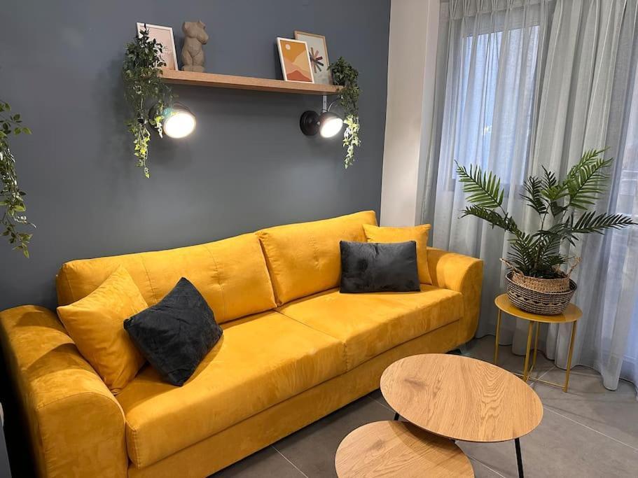 The Yellowblue Apartment, Downtown テッサロニキ エクステリア 写真
