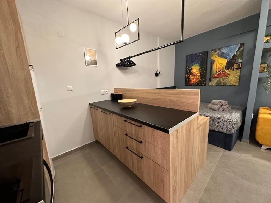 The Yellowblue Apartment, Downtown テッサロニキ エクステリア 写真